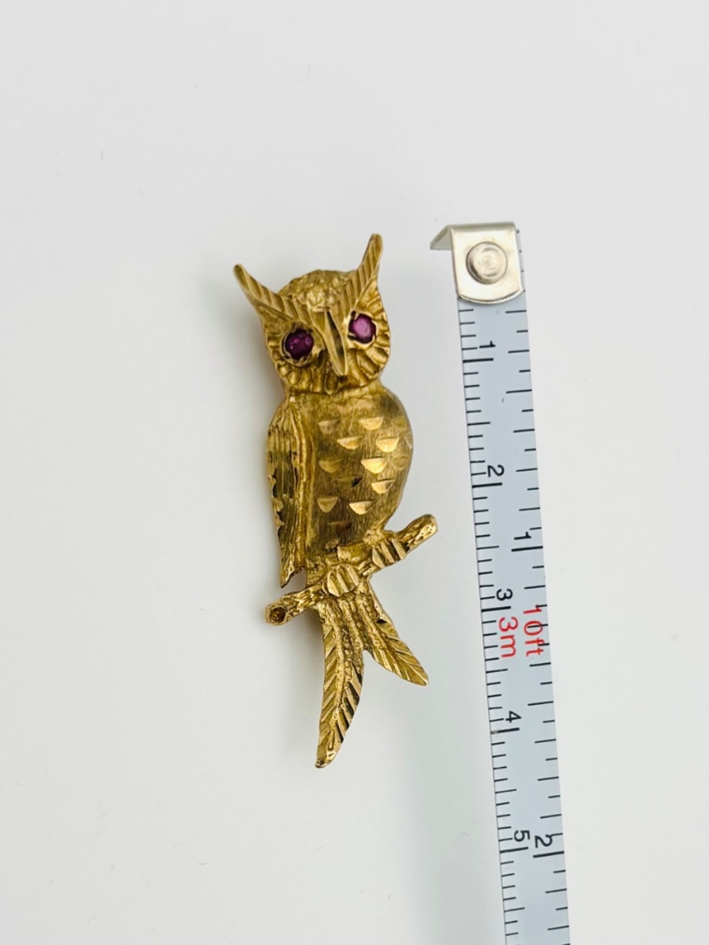 Stunning Owl Pin Bird Brooch Ruby Eyes Hallmarked 375 9ct gold - Picture 3 of 5